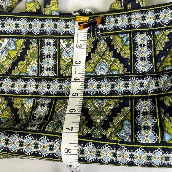 Vera Bradley CAMBRIDGE 11 x 8 like new - Picture 8 of 9